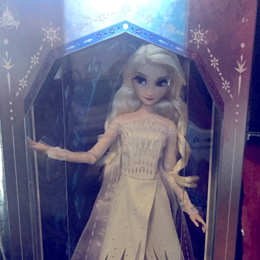 Frozen II Queen Elsa Limited Edition
